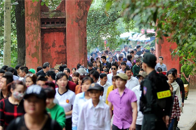 Cấm người dân ăn mặc phản cảm dâng hương tại Lễ hội Đền Hùng