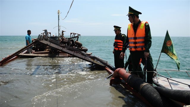 Phát hiện 5 tàu hút trộm cát từ Cửa Đại ra bán ở Đà Nẵng