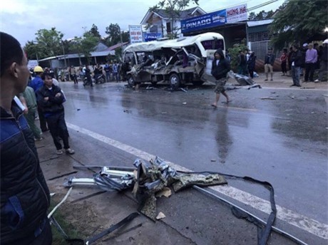 Bắt giam 2 tài xế gây tai nạn làm 6 người tử vong ở Nghệ An