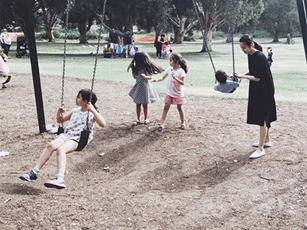 Lộ hình ảnh Tăng Thanh Hà mảnh mai, gầy gò sau sinh con