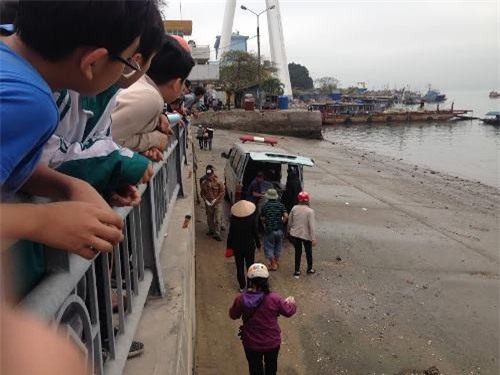 Mâu thuẫn với vợ, chồng nhảy cầu Bãi Cháy tự sát