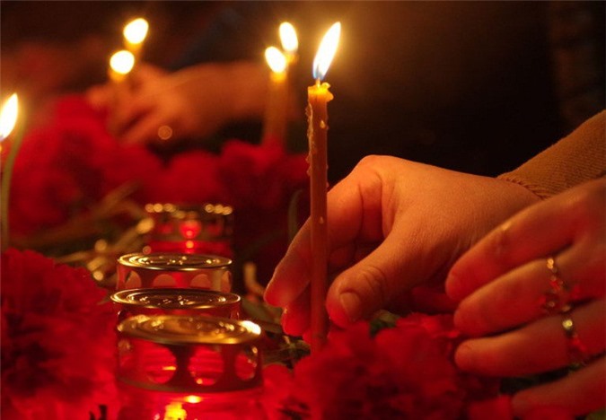 Tưởng niệm nạn nhân trong vụ nổ tàu điện ở St. Perterburg