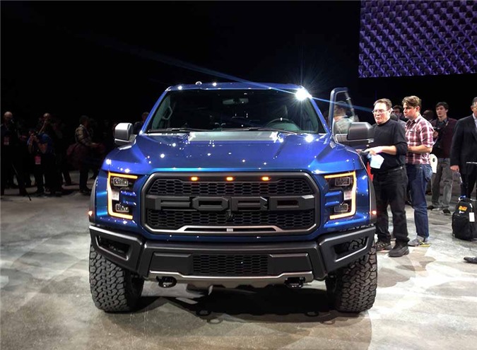 Ôtô bán tải về Việt Nam giá bình quân hơn 19.000 USD/chiếc