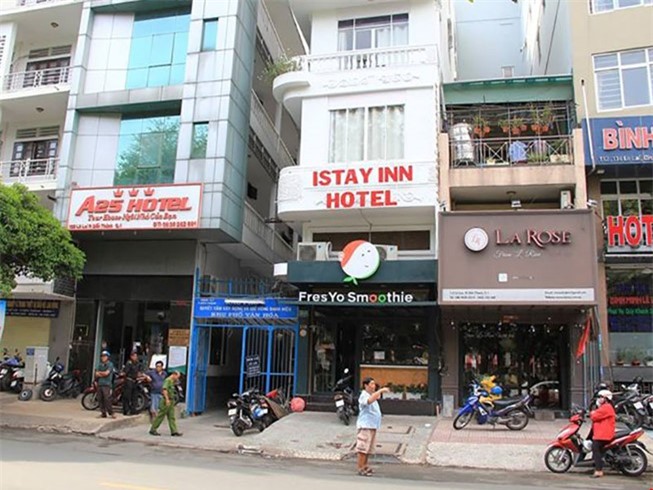 Hoảng hồn du khách người Anh rơi từ tầng 5 khách sạn xuống đất