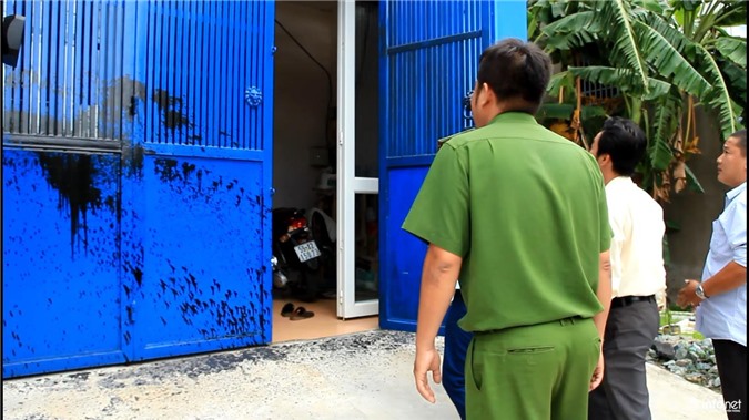 Tạt sơn vào nhà hộ dân vì không nộp tiền dân phòng