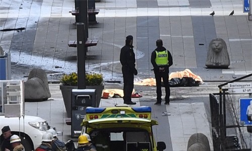 Thủ tướng gửi điện chia buồn về vụ tấn công ở Thụy Điển