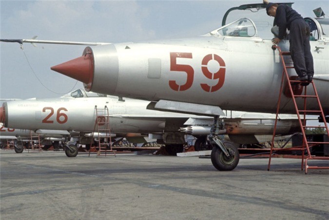 Ấn Độ cân nhắc chi phí sửa máy bay Liên Xô cũ ở Afghanistan