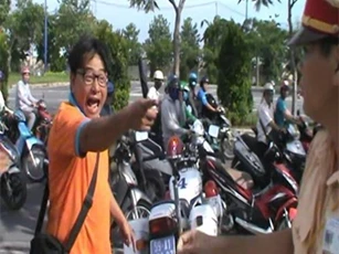 Bắt giữ người đàn ông liều lĩnh tấn công đội phó CSGT