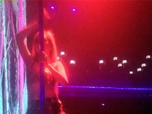 Cảnh sát đột kích bắt dân chơi quán bar lớn nhất Cần Thơ