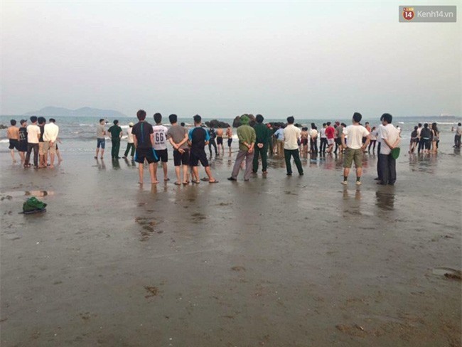 Chụp ảnh kỷ yếu dưới biển, 2 nam sinh bị sóng cuốn mất tích