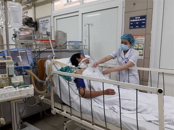 Ngộ độc rượu methanol: Thêm 2 bệnh nhân nguy kịch