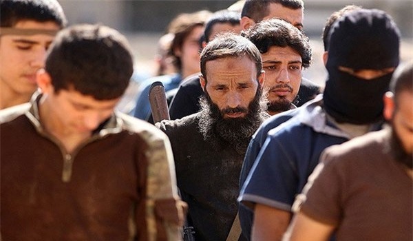 Nam Syria: Nhiều phiến quân đầu hàng, nộp vũ khí cho quân đội