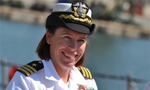 Nữ trung tá chỉ huy tàu chiến Mỹ tấn công Syria
