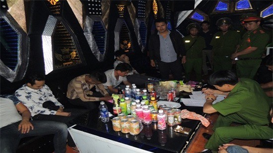 Tóm gọn 10 đối tượng sử dụng ma túy trong quán karaoke