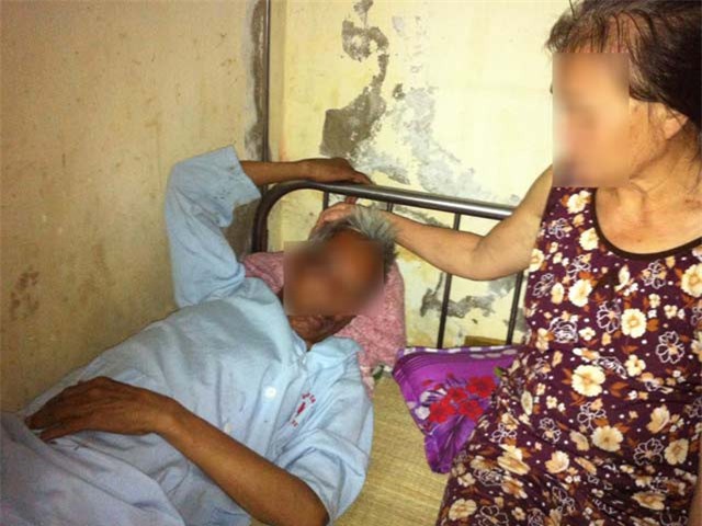 Truy tìm 2 cô gái tông cụ già, mang bỏ ở nghĩa trang