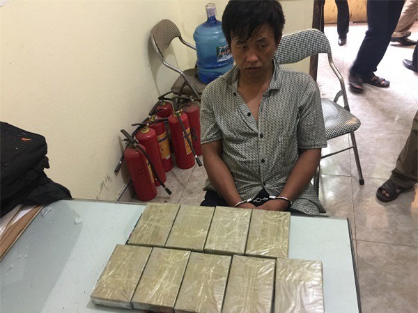 Vận chuyển 9 bánh heroin lấy 45 triệu tiền công