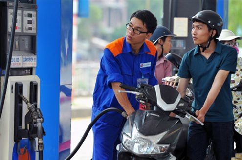 Áp thuế xăng 8.000 đồng/lít sẽ gây xung đột lợi ích