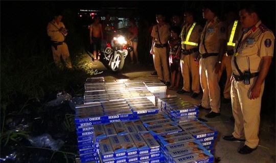 Cảnh sát truy đuổi ôtô chở thuốc lá lậu suốt 40 km