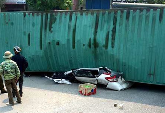 Container đè bẹp ôtô con khiến 2 người chết: Đã xác định nguyên nhân tai nạn