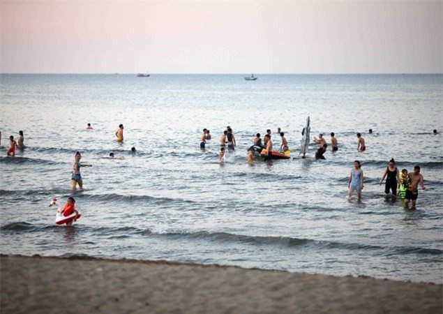 Tìm thấy thi thể nam sinh bị sóng biển cuốn trôi khi chụp ảnh kỷ yếu