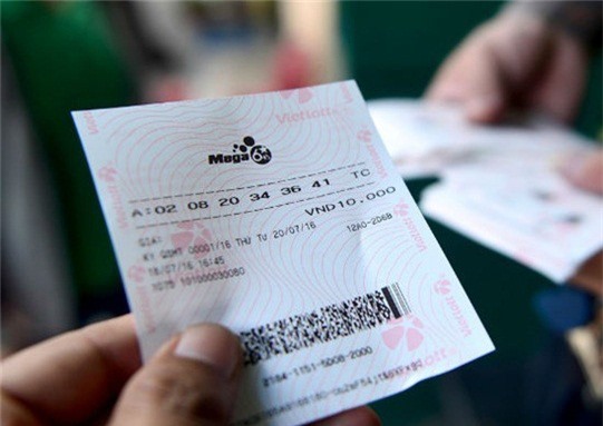 Bán vé số Vietlott dạo là sai luật?