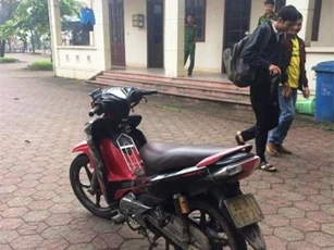 Đã tìm được 2 cô gái tông cụ già, mang bỏ ở nghĩa trang