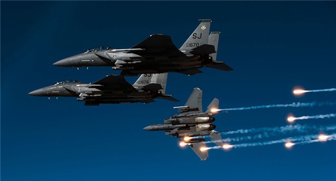 Syria cáo buộc liên quân Mỹ ném bom kho khí độc IS làm hàng trăm người chết