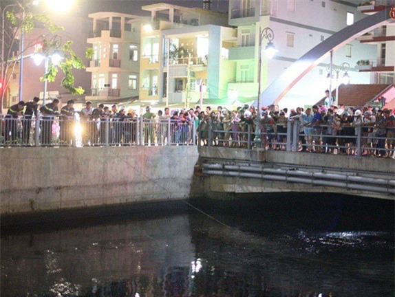 Thanh niên nghi cướp giật, để xe trên cầu rồi nhảy kênh chết đuối