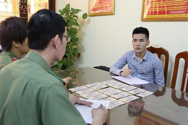 Bắt giữ giám đốc doanh nghiệp vận chuyển 60 triệu đồng tiền giả