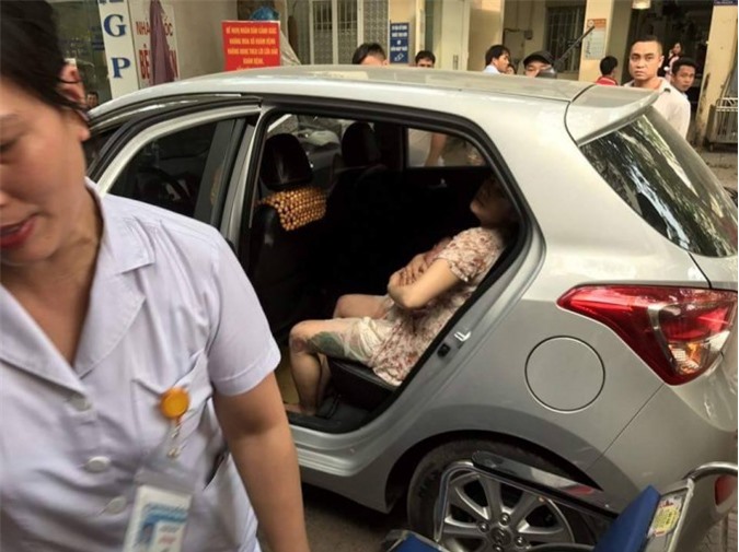 CSGT hú còi, mở đường giúp bà đẻ đến bệnh viện an toàn