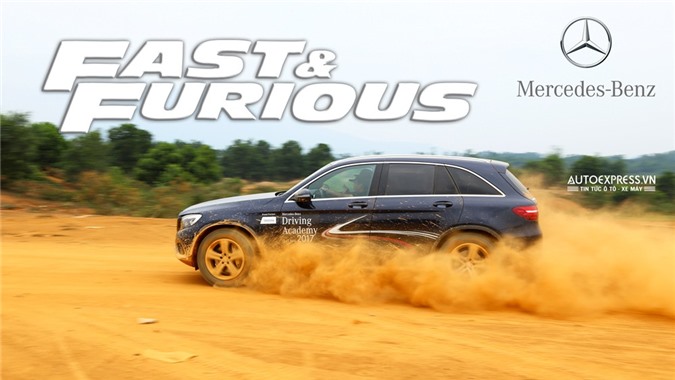 Dàn xe Mercedes-Benz "xào, chẻ" ấn tượng tại Đồng Mô ở MBDA 2017 [VIDEO]