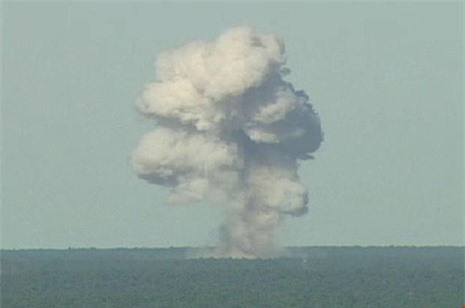 Đồn đoán Mỹ dội bom "mẹ" vào Syria và Triều Tiên, Nga lên tiếng