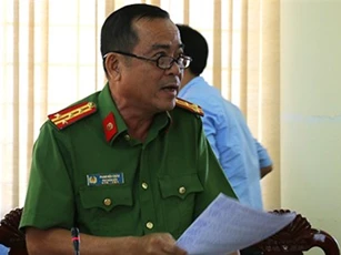 Phê bình Công an Long An vì cấm nguyên GĐ Sở xuất cảnh