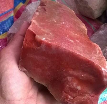 Thu giữ 200kg đá phấn ''luồn lách'' qua biên giới