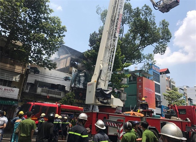 Cháy nghi ngút căn nhà 3 tầng giữa phố Sài Gòn