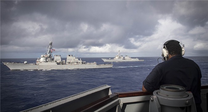 Tàu khu trục hạm Mỹ USS Stethem tuần tra biển Đông