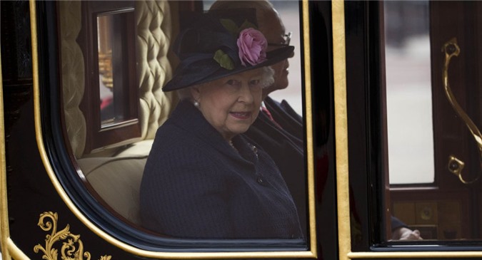 Trump mơ ước được ngự trên xa giá bọc vàng của Nữ hoàng Anh