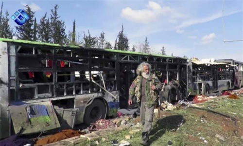 Xe sơ tán ở Syria bị đánh bom, cả trăm người thiệt mạng