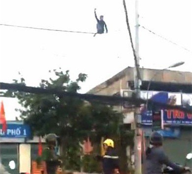 Ngáo đá, đu mình trên dây điện ở Sài Gòn