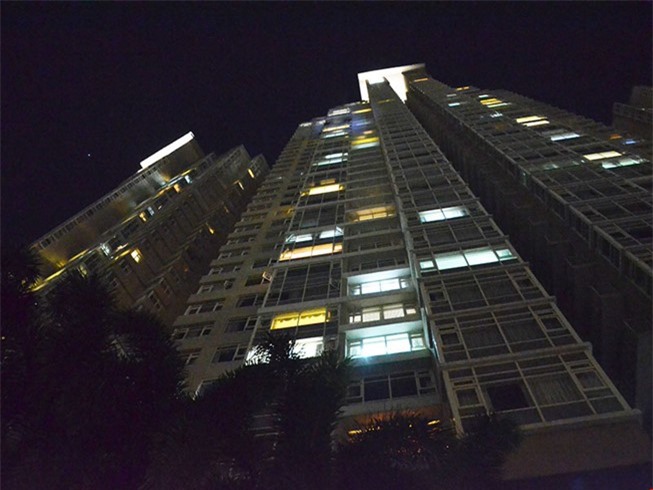 Cháy dữ dội tại cao ốc SaiGon Pearl, hàng trăm hộ dân tháo chạy