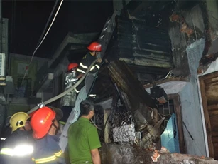 Cháy nhà trong đêm, 3 mẹ con thoát chết trong gang tấc