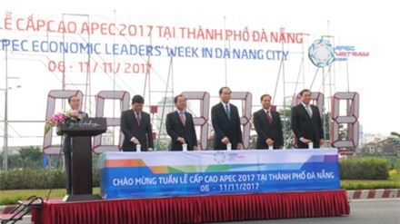 Chủ tịch nước Trần Đại Quang khởi động đồng hồ đếm ngược APEC 2017