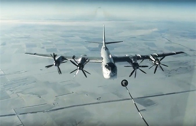 Chiến cơ tàng hình Mỹ áp sát, đánh chặn "Gấu Nga" suốt 27 phút