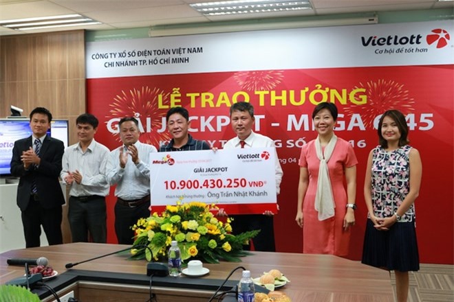 Xổ số Vietlott: Lần đầu tiên chủ nhân giải Jackpot tháo mặt nạ