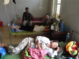 Ăn bánh tét ở đám tang, gần 20 người cùng thôn nhập viện