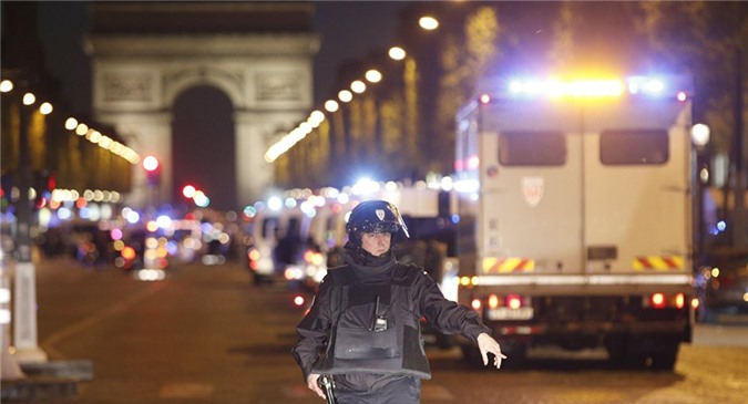 Cảnh sát Pháp đã xác định được kẻ tấn công khủng bố ở Paris