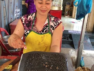"Giặc ruồi" tấn công người dân sau vụ cháy công ty may Cần Thơ