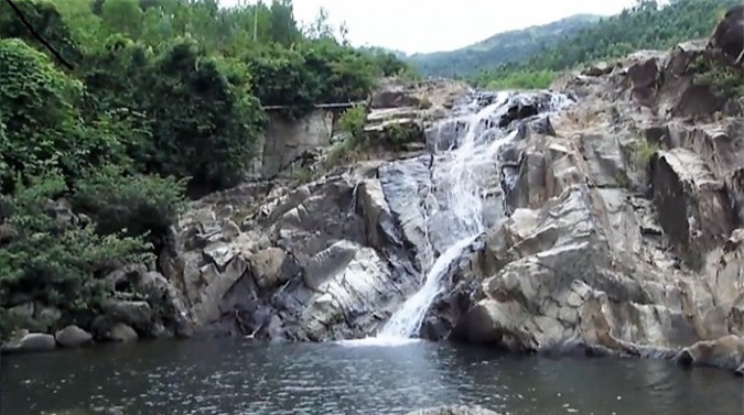 Hai nữ sinh lớp 12 đuối nước thương tâm khi tắm suối