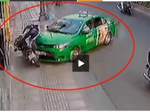Tài xế taxi tông ngã tên cướp giúp người đi đường