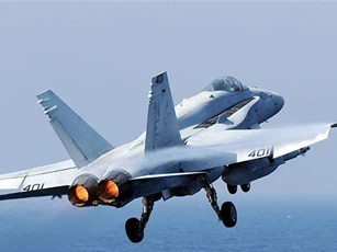 Đáp xuống tàu sân bay Mỹ điều đến Triều Tiên, tiêm kích F/A-18 gặp nạn